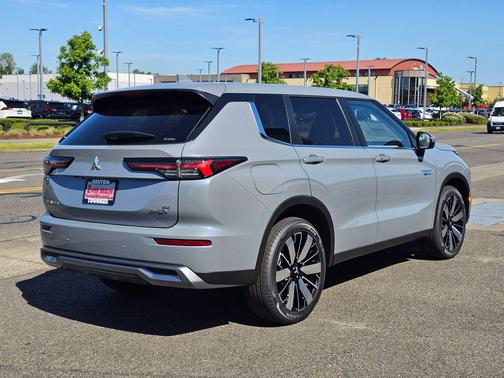 Moonstone Gray Metallic 2026 Mitsubishi Outlander SE S-AWC