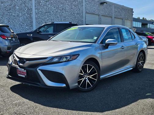 Celestial Silver Metallic 2024 Toyota Camry SE