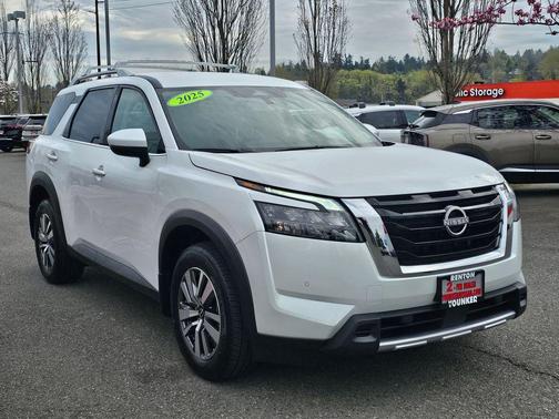 Everest White Pearl Tricoat 2025 Nissan Pathfinder SL 4WD