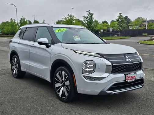 White 2025 Mitsubishi Outlander SEL 2.5 S-AWC