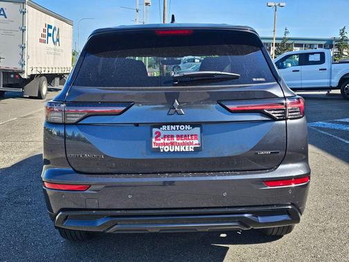 Graphite Gray 2026 Mitsubishi Outlander LE 1.5T S-AWC
