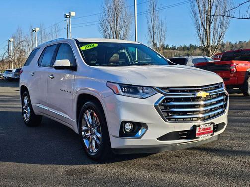 Iridescent Pearl Tricoat 2019 Chevrolet Traverse High Country