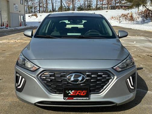 2020 Hyundai IONIQ Hybrid SE