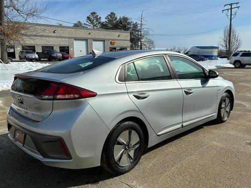2020 Hyundai IONIQ Hybrid SE