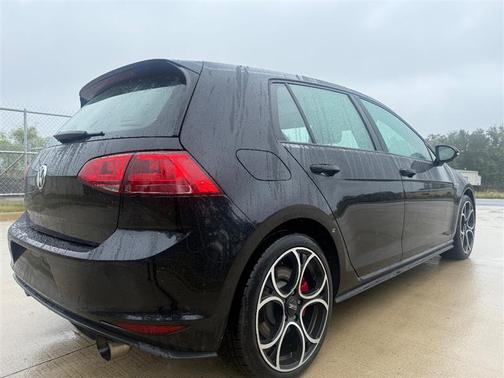 2017 Volkswagen Golf GTI 2.0T SE 4-Door