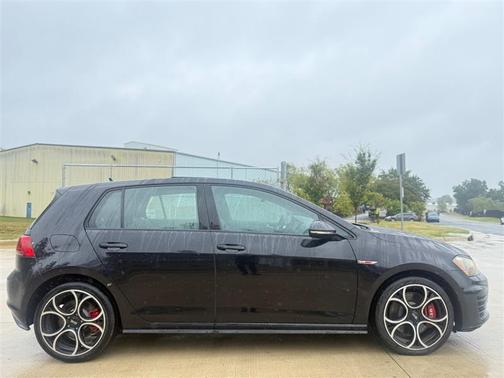 2017 Volkswagen Golf GTI 2.0T SE 4-Door