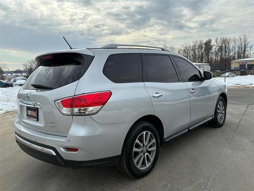 2016 Nissan Pathfinder SV