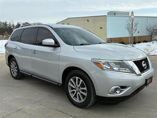 2016 Nissan Pathfinder SV