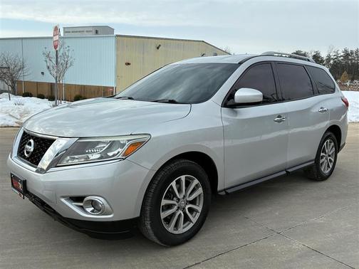 2016 Nissan Pathfinder SV