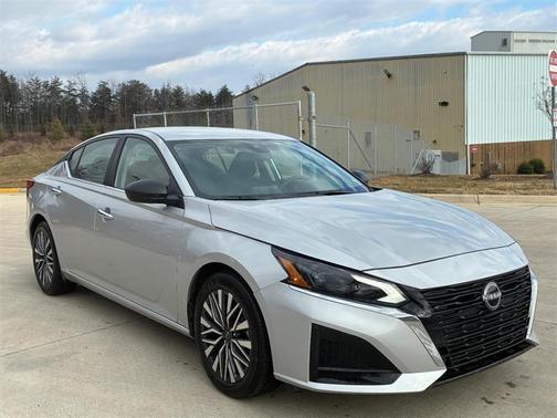 Brilliant Silver Metallic 2025 Nissan Altima SV FWD