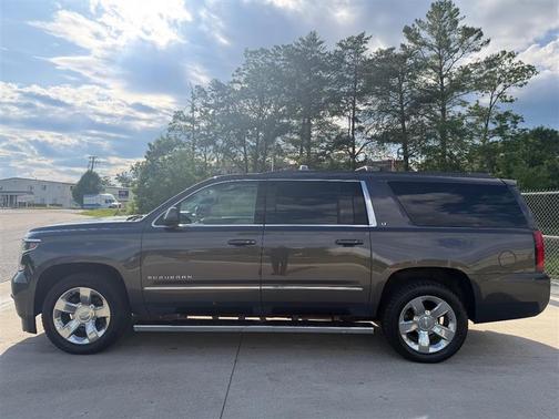 Pepperdust Metallic 2017 Chevrolet Suburban LT
