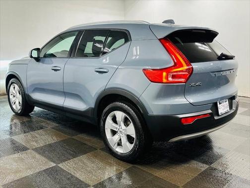 2021 Volvo XC40 T5 Momentum