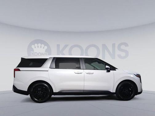 Snow White Pearl 2026 Kia Carnival LXS
