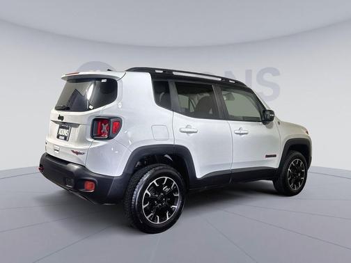 Alpine White Clearcoat 2023 Jeep Renegade Trailhawk