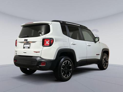 Alpine White Clearcoat 2023 Jeep Renegade Trailhawk