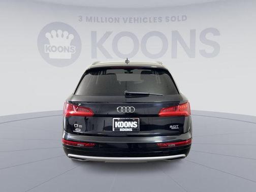 Photo 4 of 23 of 2018 Audi Q5 2.0T Premium