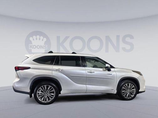 2021 Toyota Highlander Hybrid Platinum