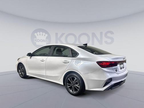 Snow White Pearl 2024 Kia Forte LXS