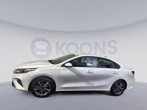 Snow White Pearl 2024 Kia Forte LXS