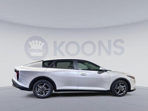 Snow White Pearl 2026 Kia K4 LXS