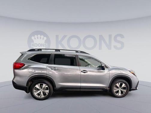 Ice Silver Metallic 2023 Subaru Ascent Premium 8-Passenger