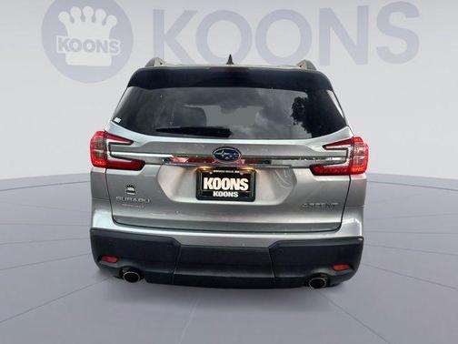 Ice Silver Metallic 2023 Subaru Ascent Premium 8-Passenger