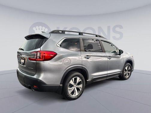 Ice Silver Metallic 2023 Subaru Ascent Premium 8-Passenger