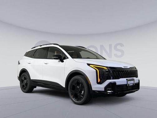Glacial White Pearl 2026 Kia Sportage X-Line