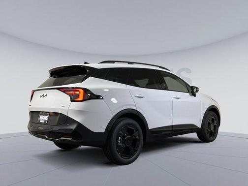 Glacial White Pearl 2026 Kia Sportage X-Line