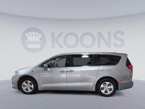 2017 Chrysler Pacifica Hybrid Touring Plus