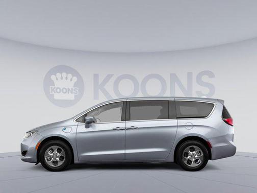 2017 Chrysler Pacifica Hybrid Touring Plus