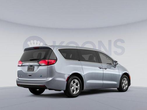 2017 Chrysler Pacifica Hybrid Touring Plus
