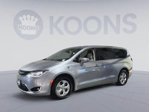 2017 Chrysler Pacifica Hybrid Touring Plus