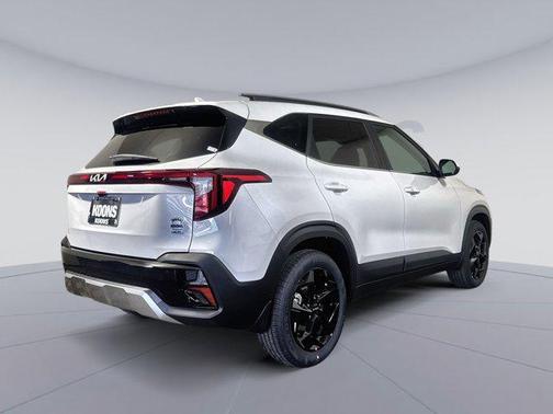 Snow White Pearl 2026 Kia Seltos EX