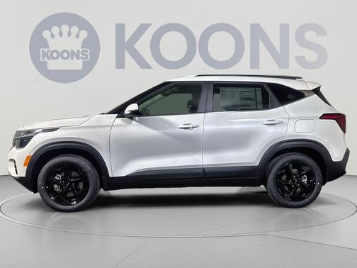 Snow White Pearl 2026 Kia Seltos EX