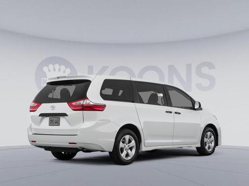 2018 Toyota Sienna LE