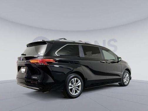 2025 Toyota Sienna Limited