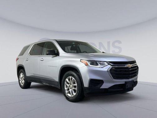 Silver Ice Metallic 2020 Chevrolet Traverse LS