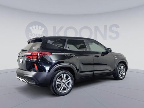 Cherry Black 2021 Kia Seltos LX