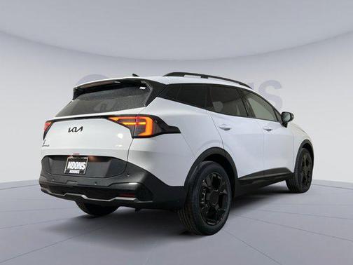 Glacial White Pearl 2026 Kia Sportage X-Line