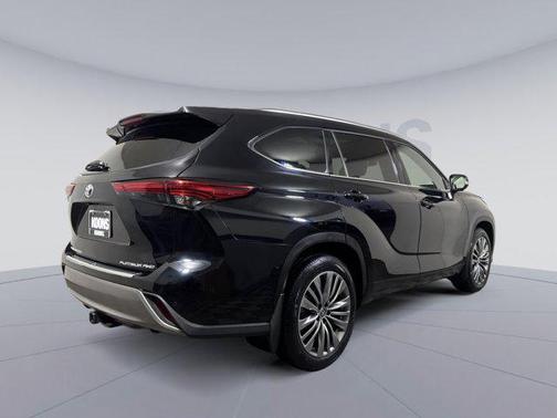 2023 Toyota Highlander Platinum