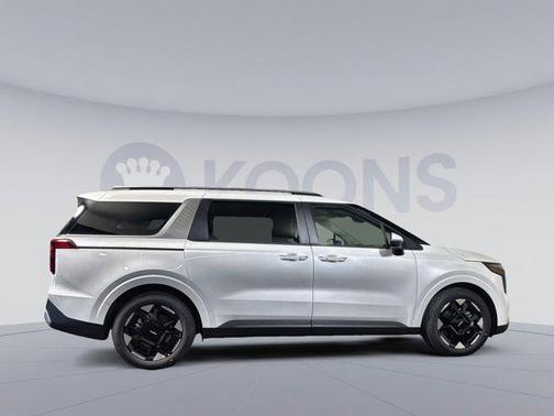 Snow White Pearl 2026 Kia Carnival EX