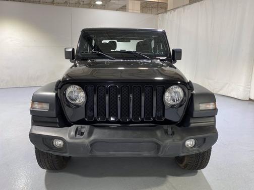 Photo 4 of 17 of 2018 Jeep Wrangler Sport