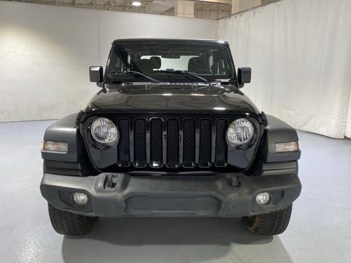 Photo 4 of 17 of 2018 Jeep Wrangler Sport