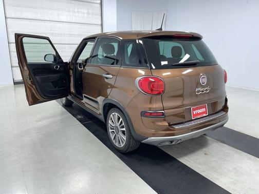 Photo 3 of 19 of 2019 FIAT 500L Trekking