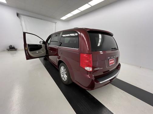 Photo 3 of 19 of 2019 Dodge Grand Caravan SXT