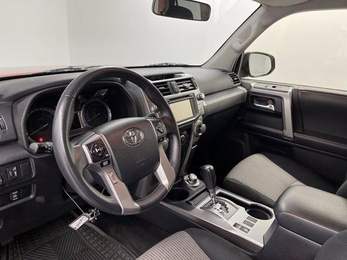 Photo 2 of 18 of 2019 Toyota 4Runner SR5