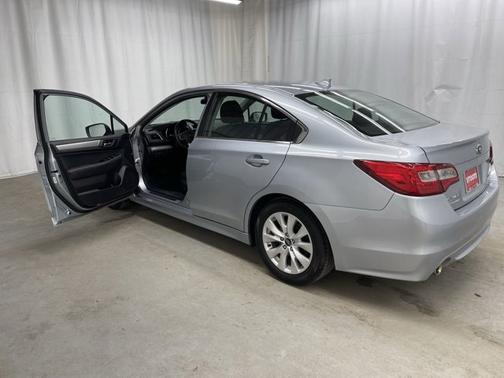 Photo 3 of 18 of 2016 Subaru Legacy 2.5i Premium