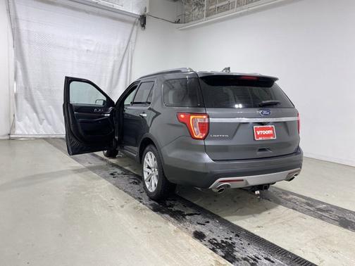 Photo 3 of 19 of 2017 Ford Explorer Limited