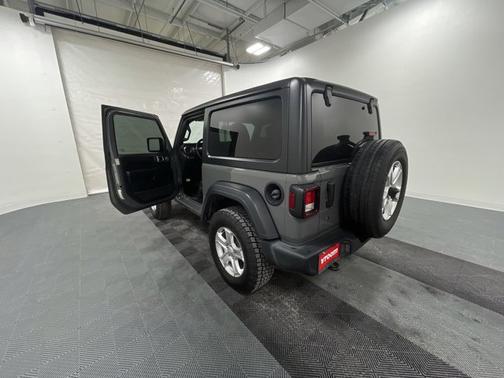 Photo 3 of 17 of 2019 Jeep Wrangler Sport S